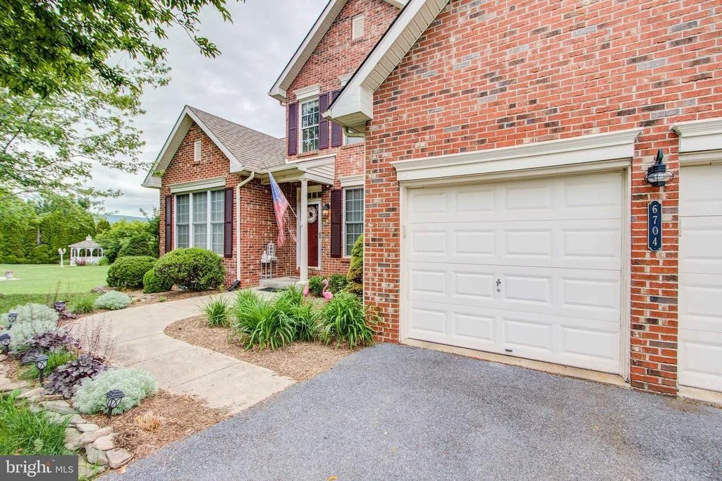 Photo of 6704 SKIPWITH COURT