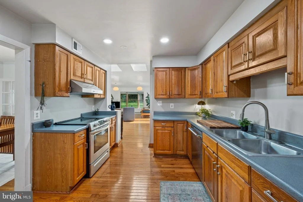 Photo of 213 PIPING ROCK DRIVE