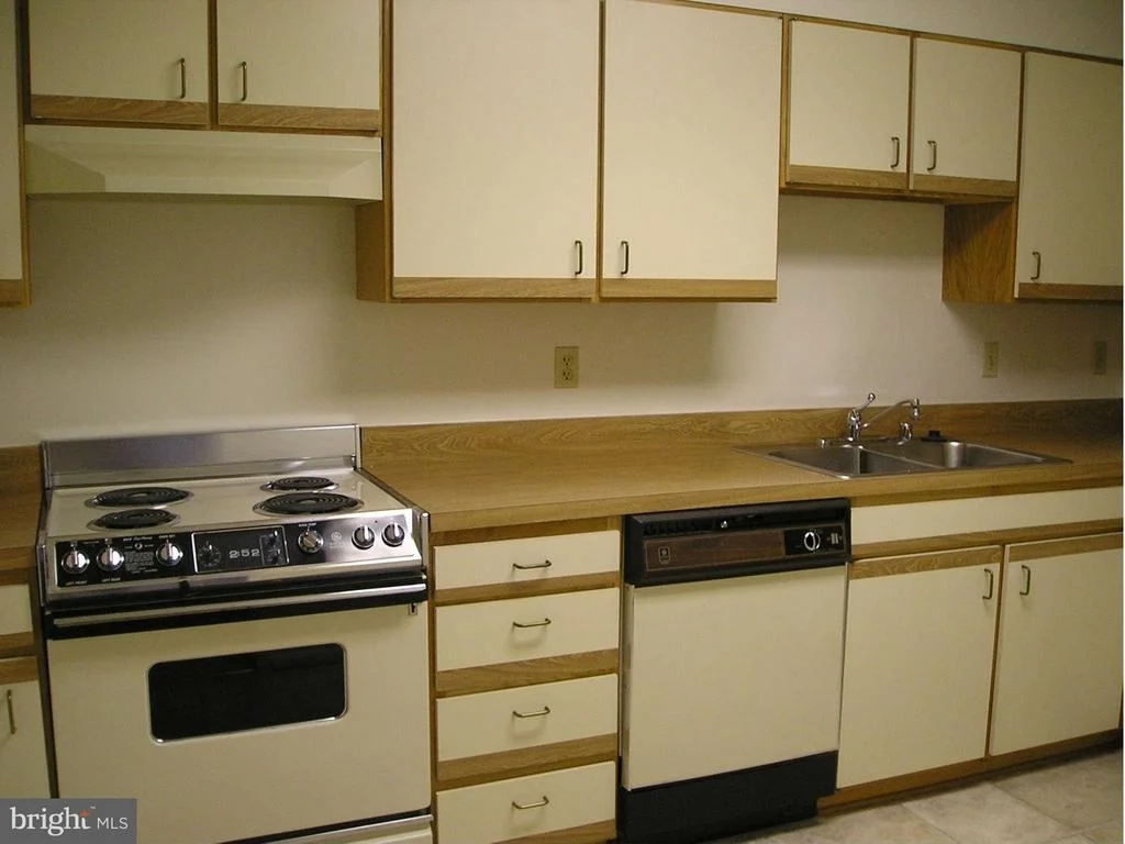 Photo of Unit 2106 at 15107 INTERLACHEN DRIVE