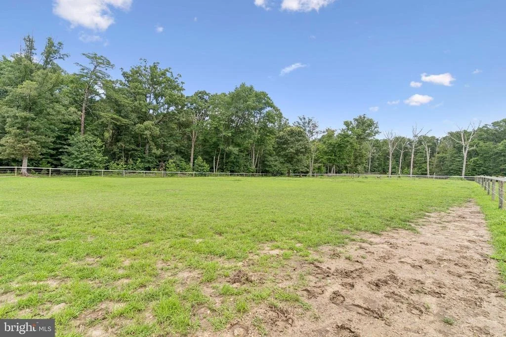 Photo of 15104 GARDNER ROAD