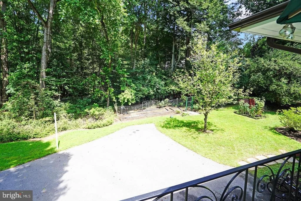 Photo of 9233 FARNSWORTH DRIVE