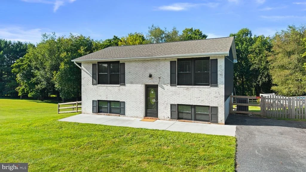 Photo of 839 CHANTER DRIVE