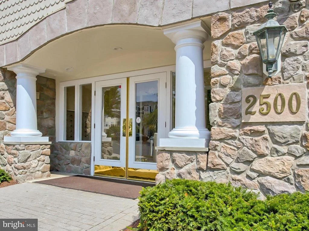 Photo of Unit 313 at 2500 WATERSIDE DRIVE
