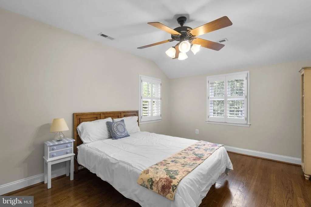 Photo of 710 WOODSIDE PARKWAY