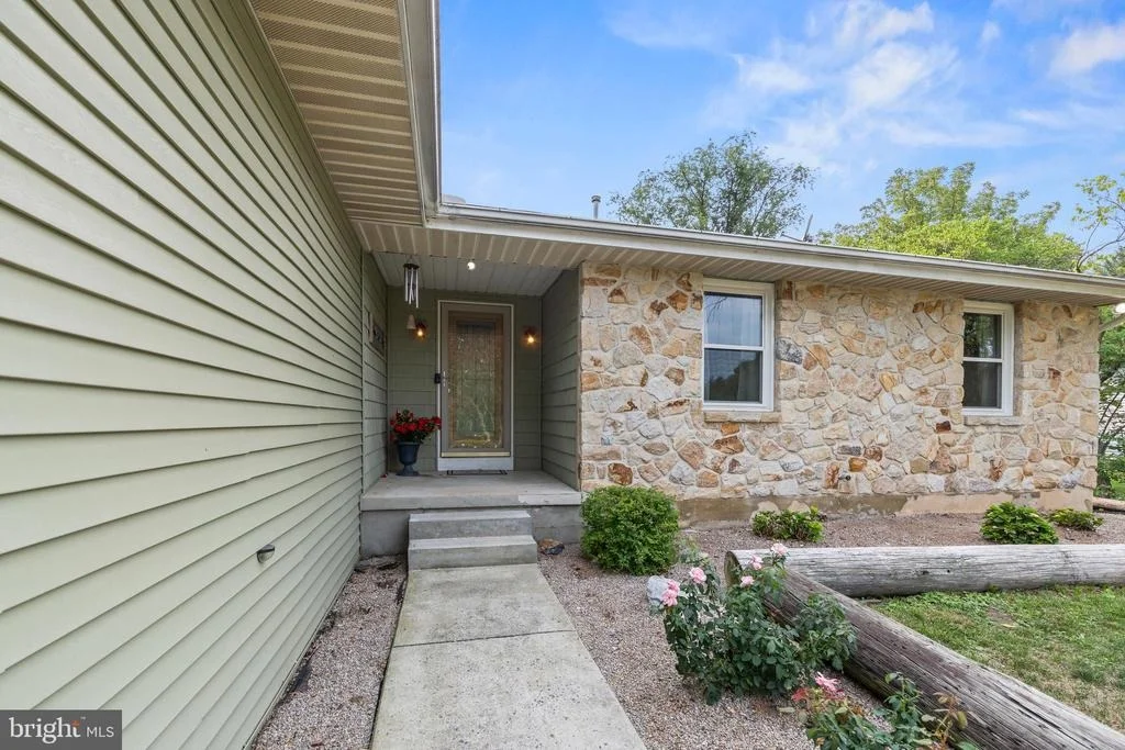 Photo of 223 PINEVIEW DRIVE