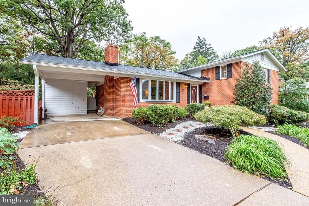Photo of 3927 FOREST GROVE DRIVE