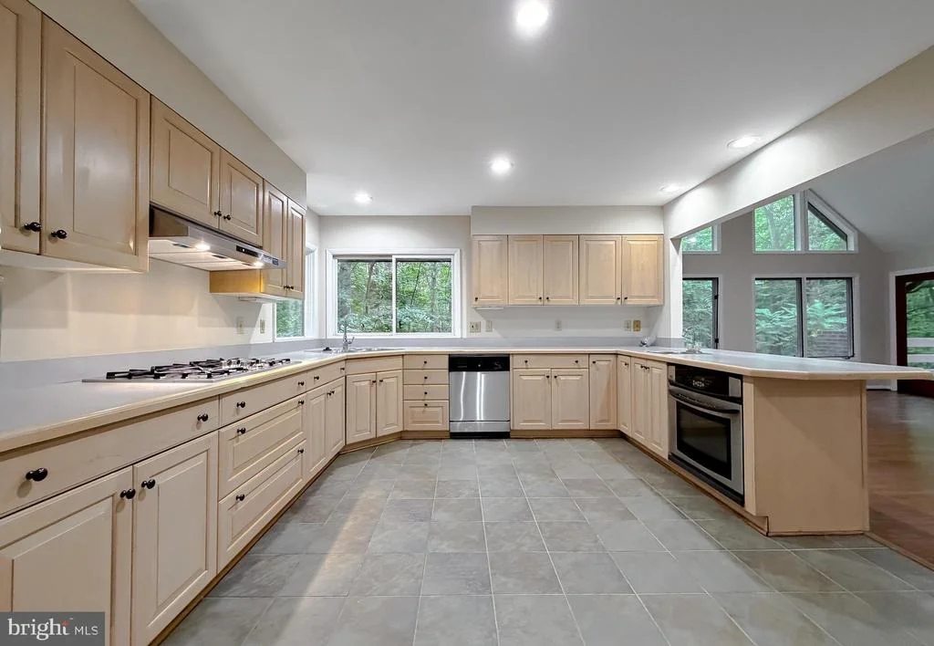 Photo of 8425 MAUSEN LANE