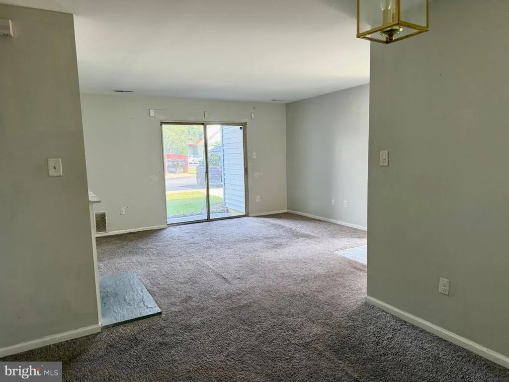 Photo of 547 CASCADE COURT