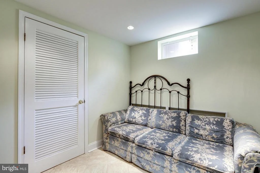 Photo of 1305 OAKVIEW DRIVE
