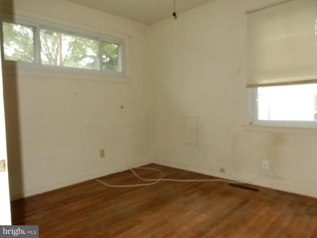 Photo of 1131 PARRISH DRIVE