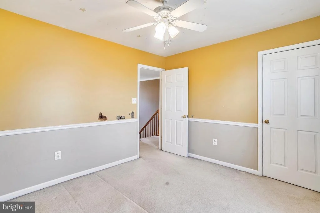 Photo of 2240 W GREENLEAF DRIVE