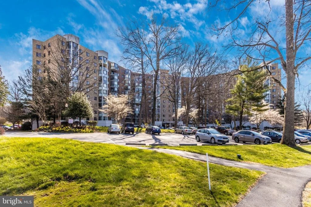 Photo of Unit 2115 at 15107 INTERLACHEN DRIVE