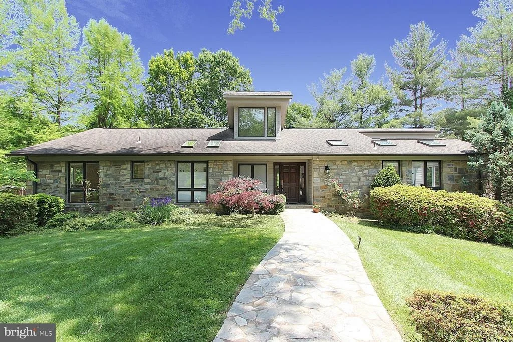 Photo of 6950 DUNCRAIG COURT