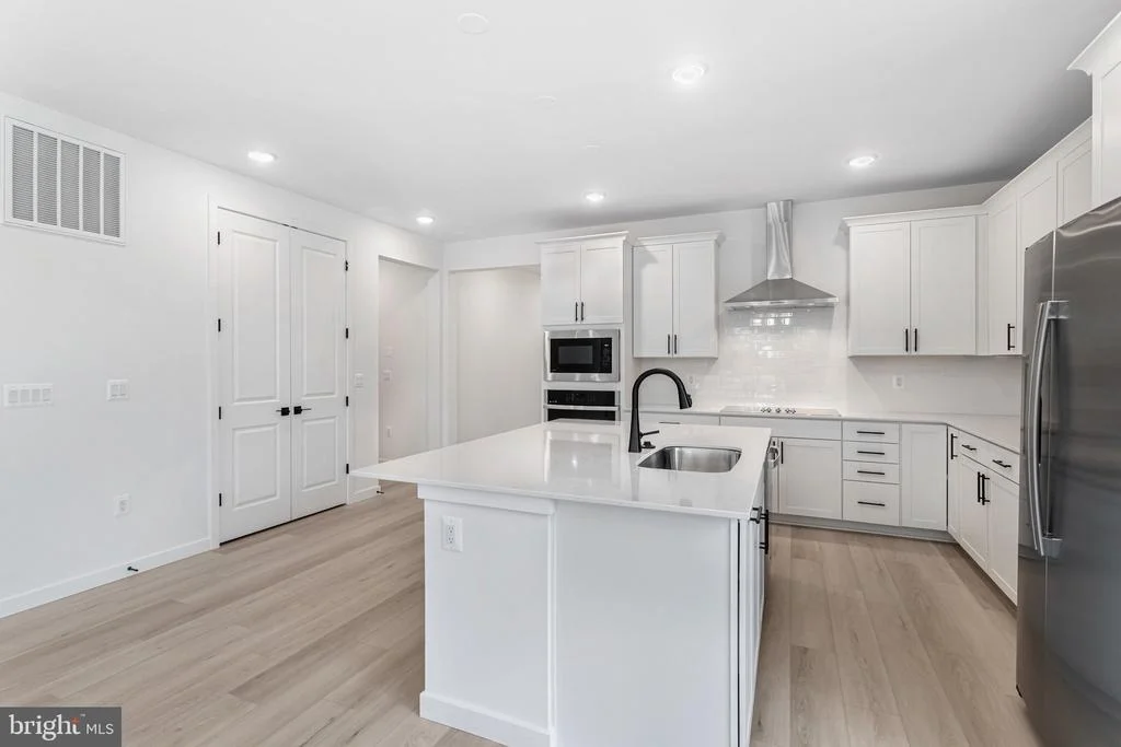 Photo of 2079 SPRINGVALE DRIVE