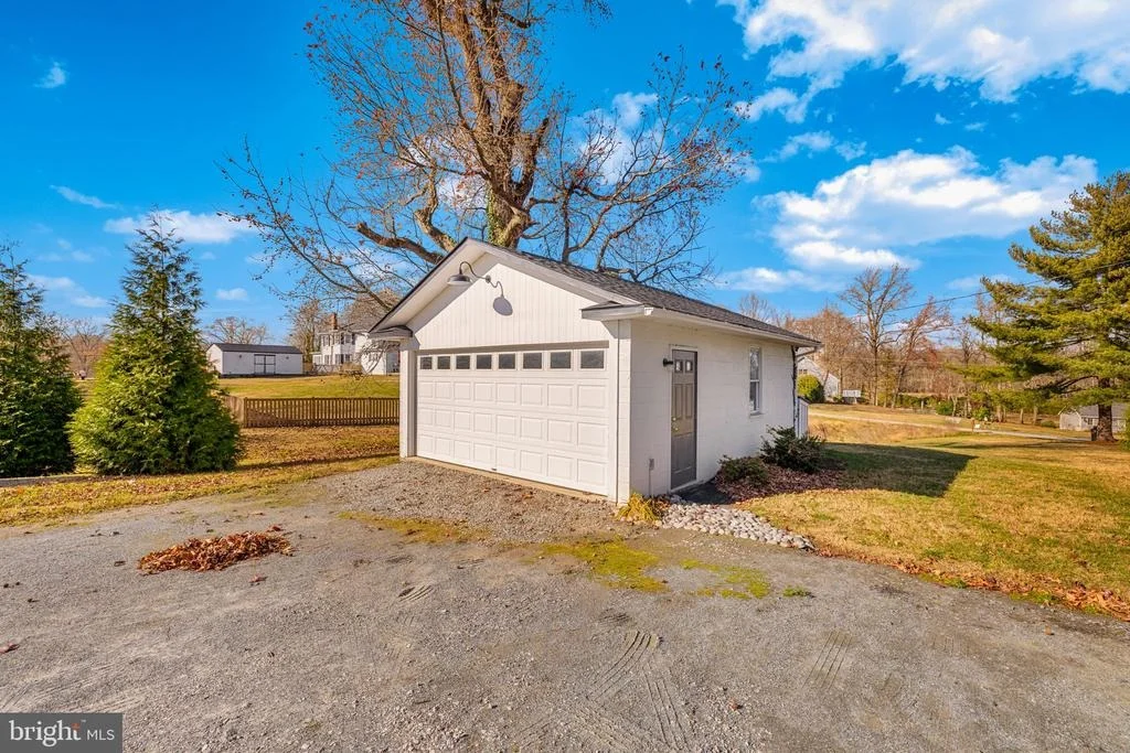 Photo of 1138 MAYO ROAD