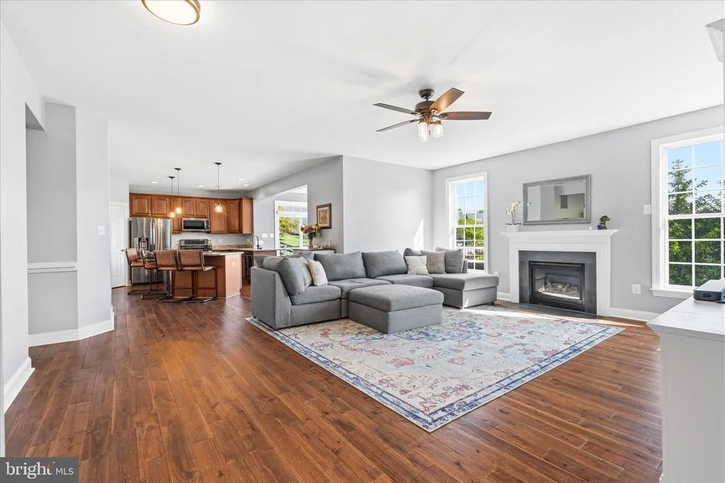 Photo of 2258 W. GREENLEAF DRIVE