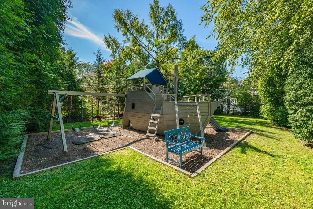 Photo of 8305 FOX HAVEN DRIVE
