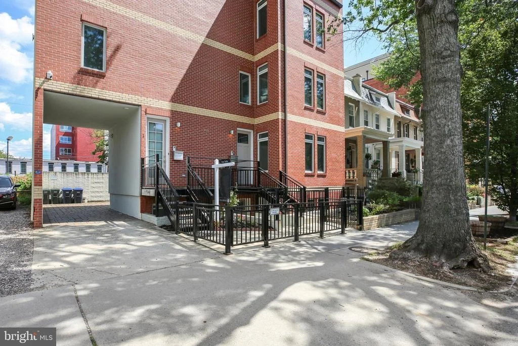 Photo of 915 3RD STREET NE