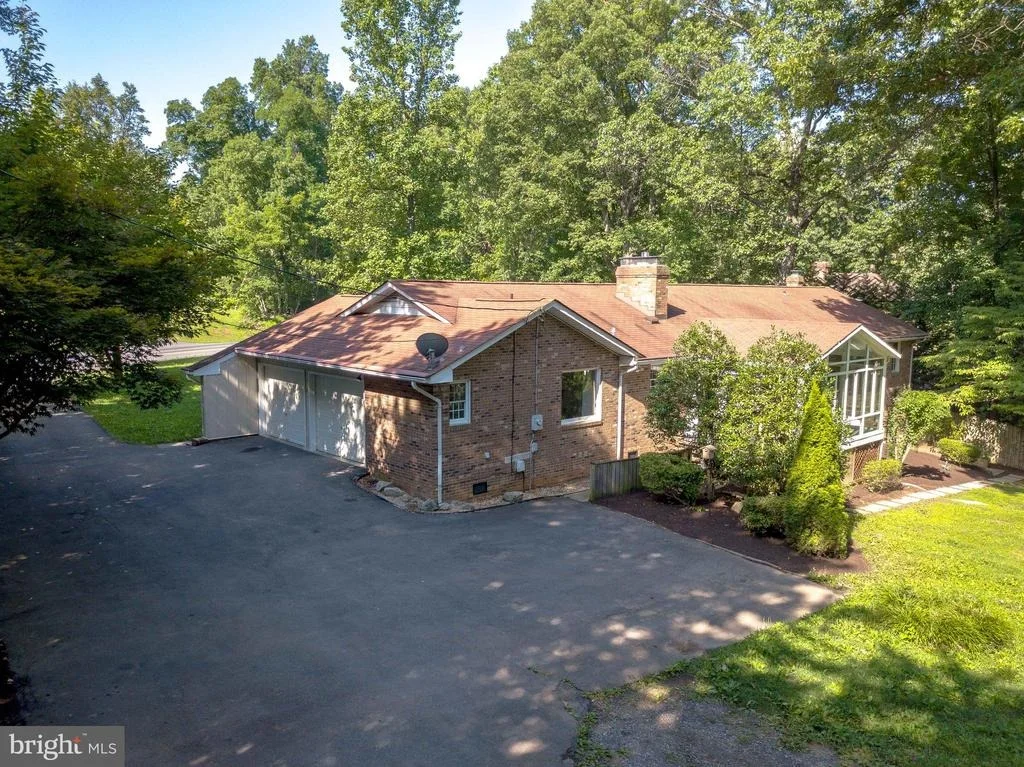 Photo of 2521 JONES ROAD