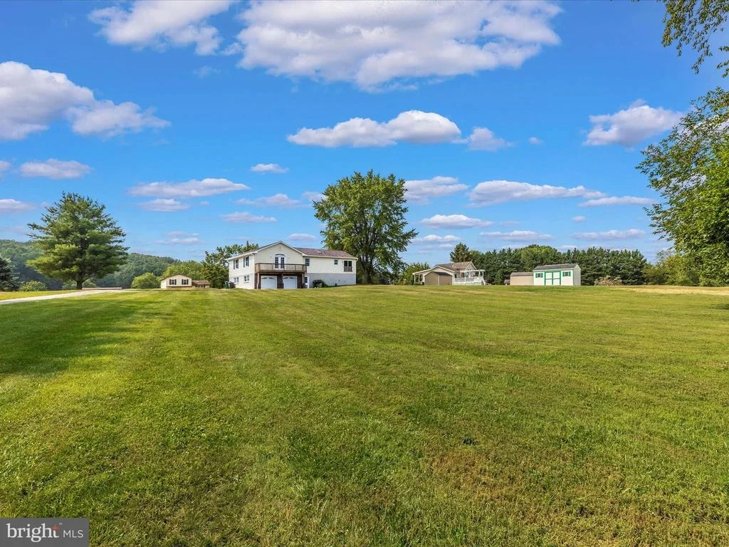 Photo of 1589 SMILEY DRIVE