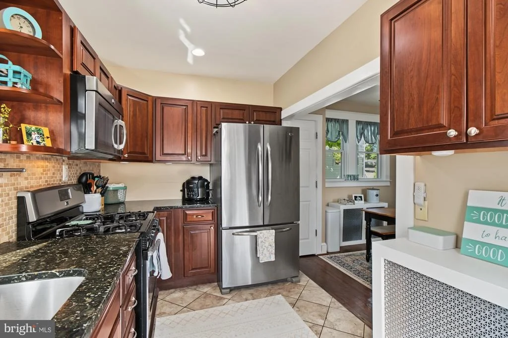Photo of 2811 PINEWOOD AVENUE