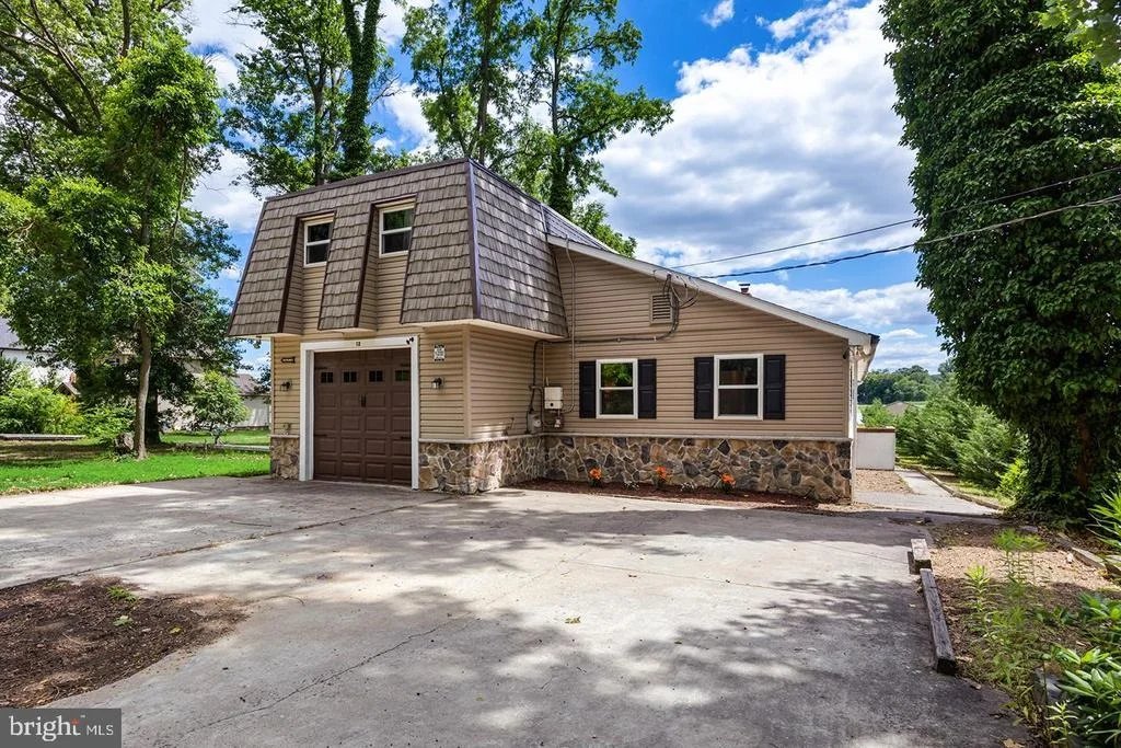 Photo of 12 PINE LANE