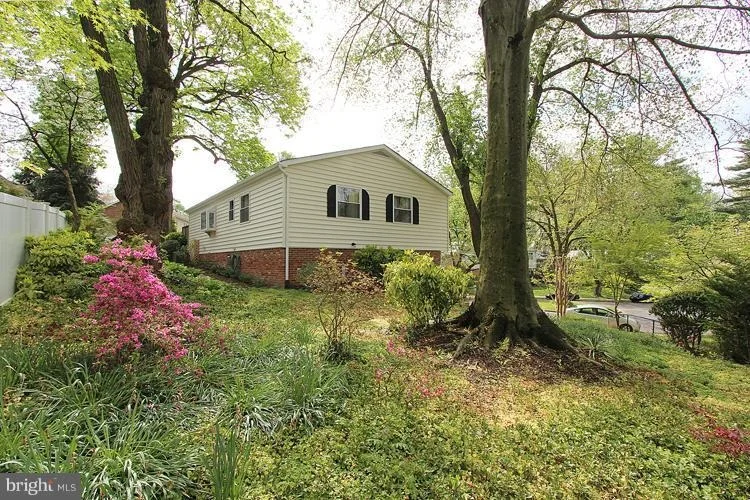Photo of 5 BURKET COURT