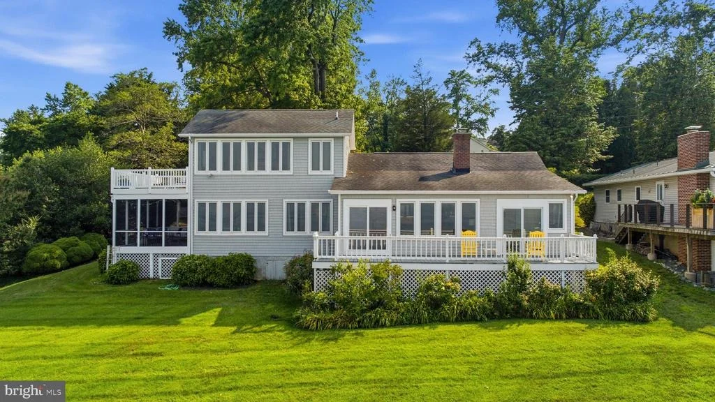 Photo of 5424 BEACH DRIVE