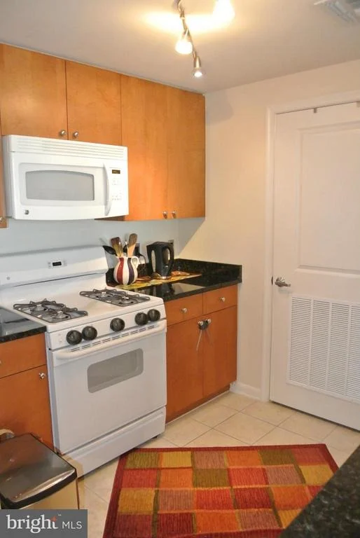 Photo of Unit 1006 at 930 WAYNE AVENUE