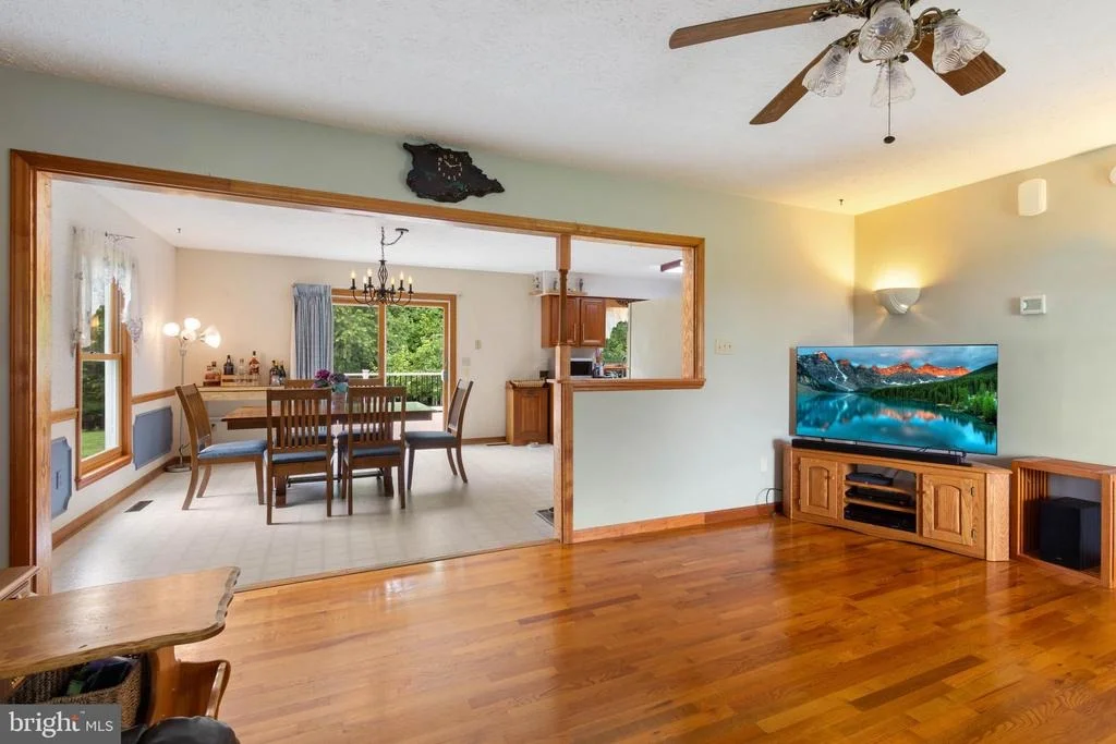 Photo of 2380 MOREAU DRIVE