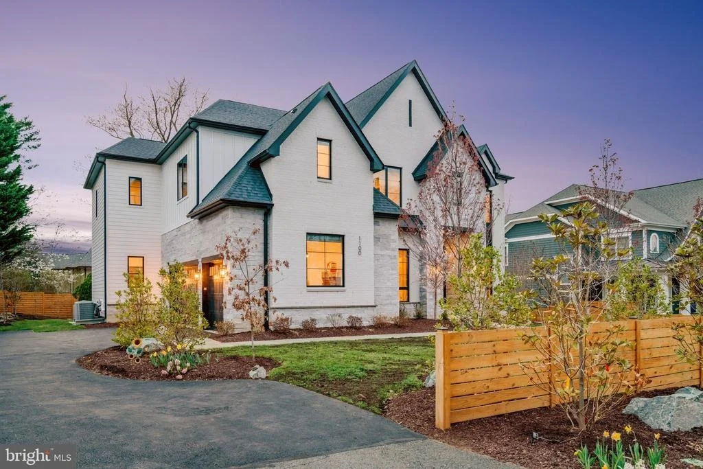 Photo of 1100 BALLS HILL ROAD