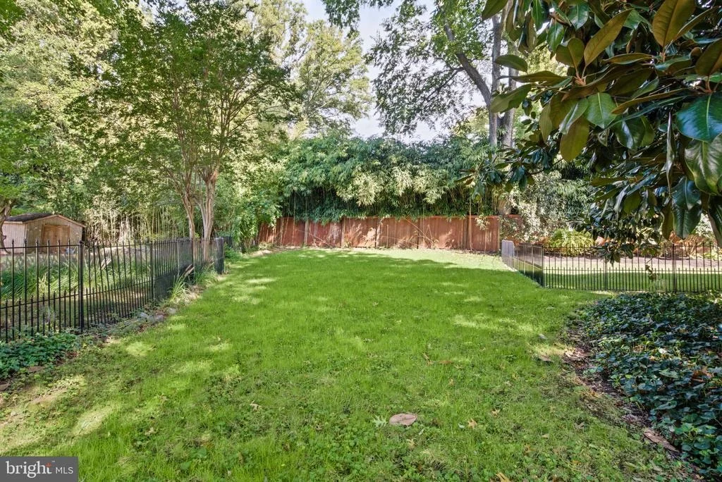 Photo of 7609 MIDDAY LANE