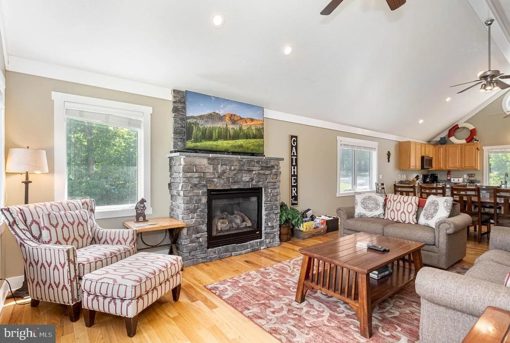 Photo of 25 SILVER TREE LANE
