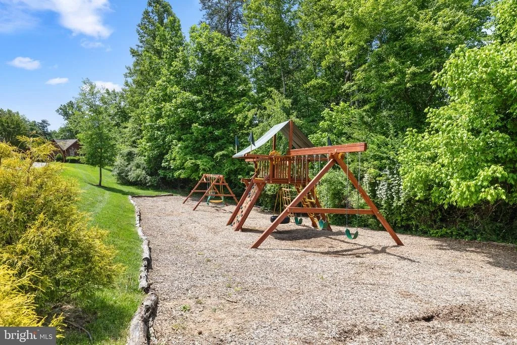 Photo of 8328 PINE KNOTT COURT