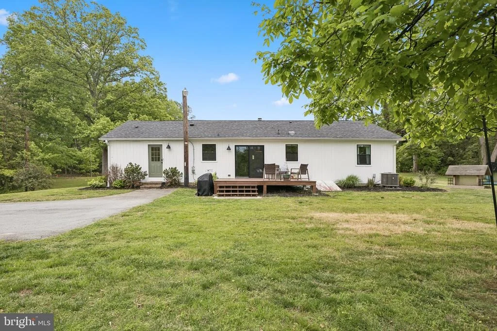 Photo of 9816 FAIRLEE ROAD
