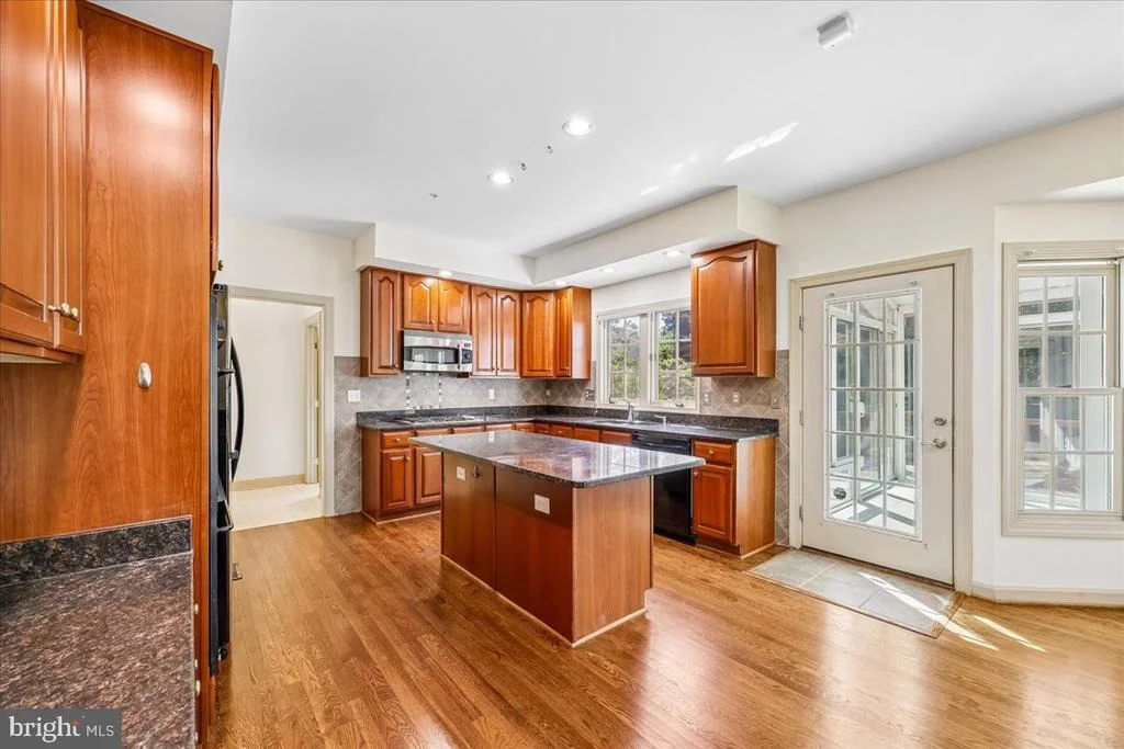 Photo of 21400 MANOR VIEW CIRCLE
