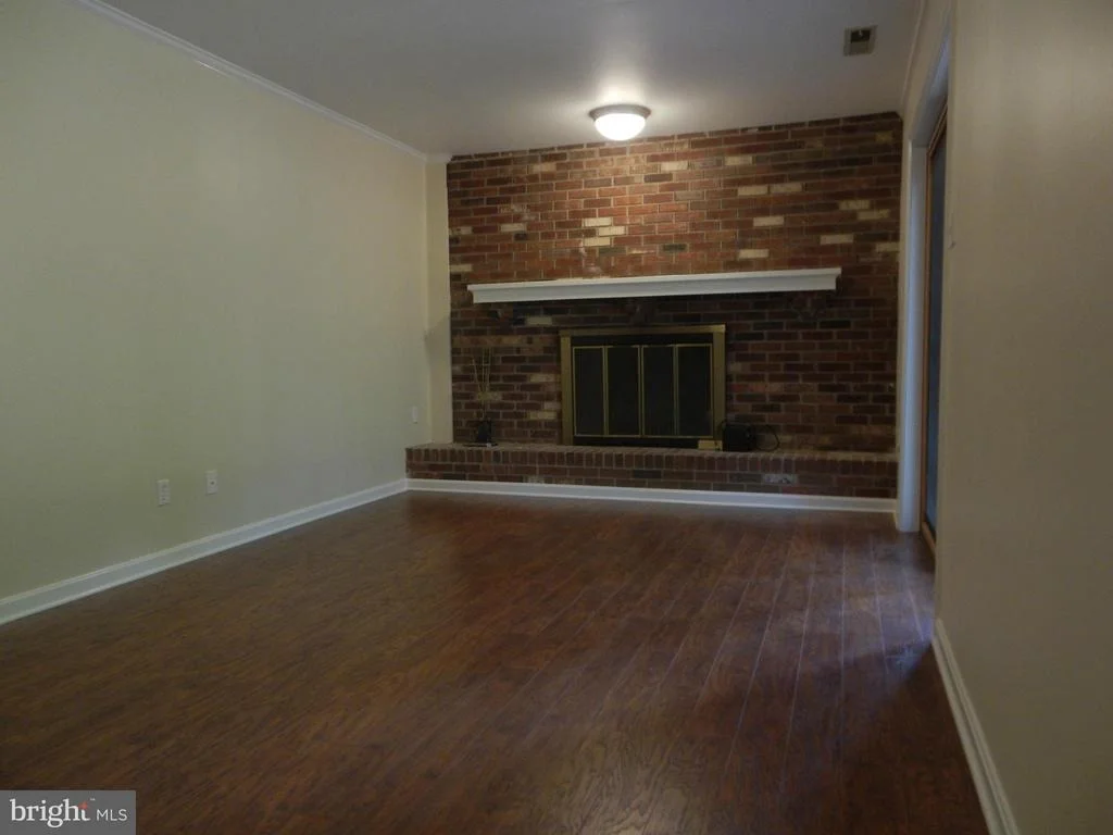 Photo of 45286 BAREFOOT DRIVE