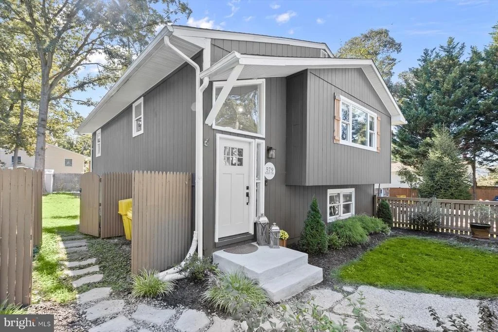 Photo of 579 WEST DRIVE