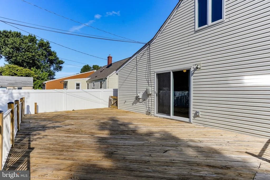 Photo of 8211 LONGPOINT ROAD