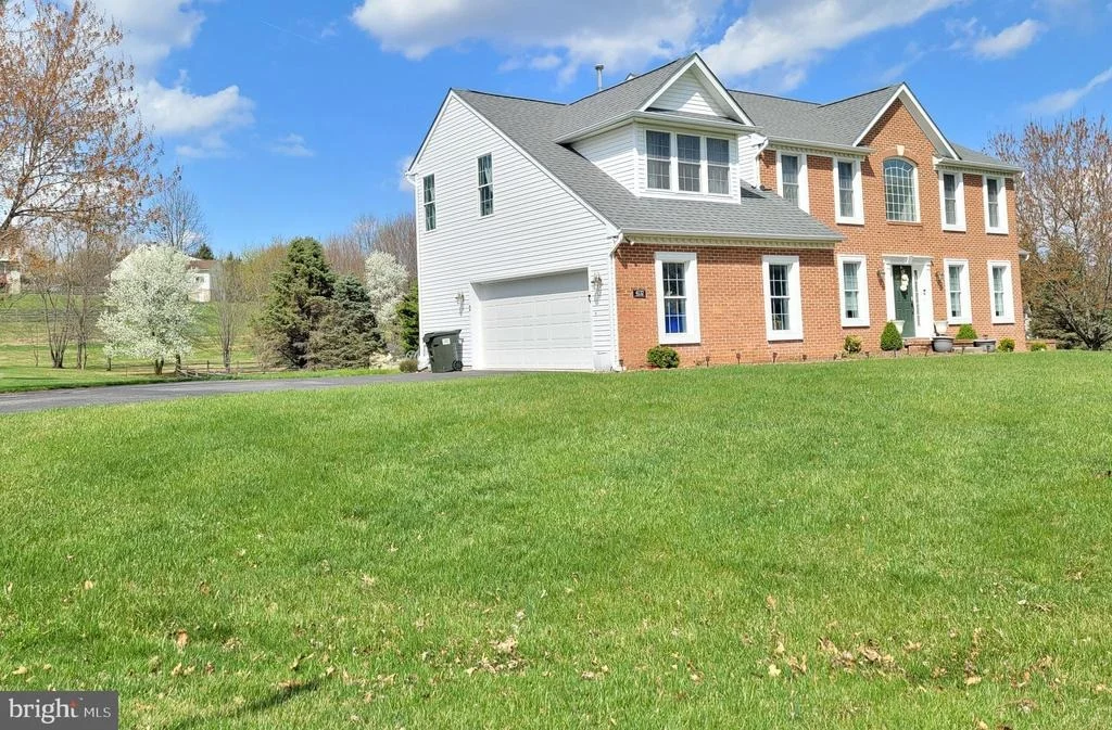 Photo of 4132 LARSON LANE