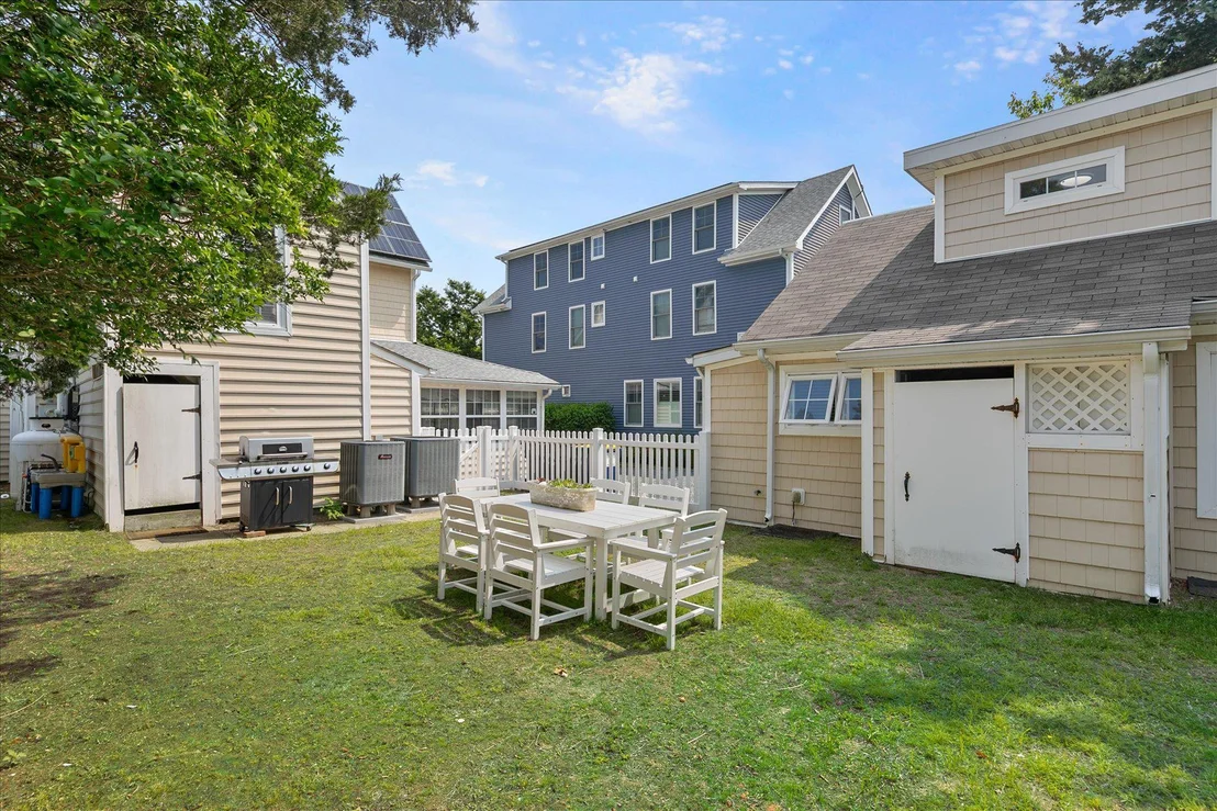 Photo of 16 DELAWARE AVENUE