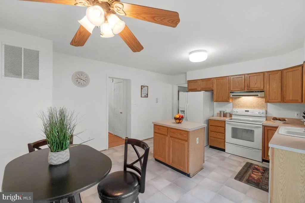 Photo of 7580 MERRYMAKER WAY