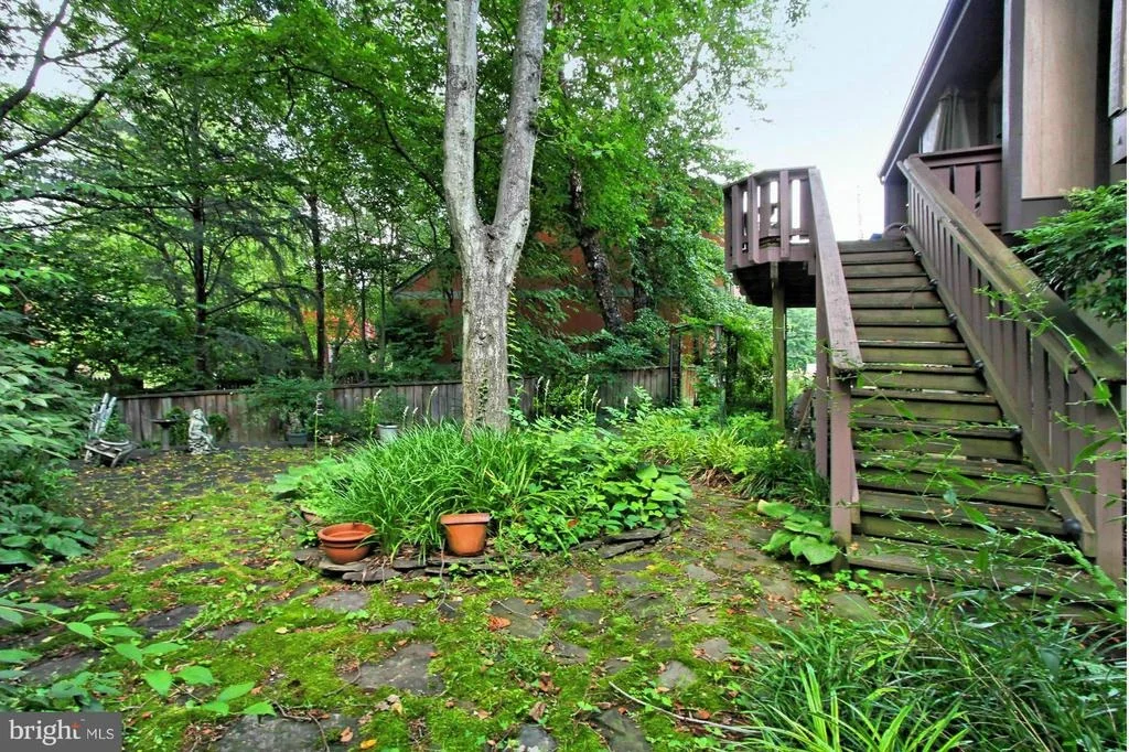 Photo of 8714 CENTER ROAD