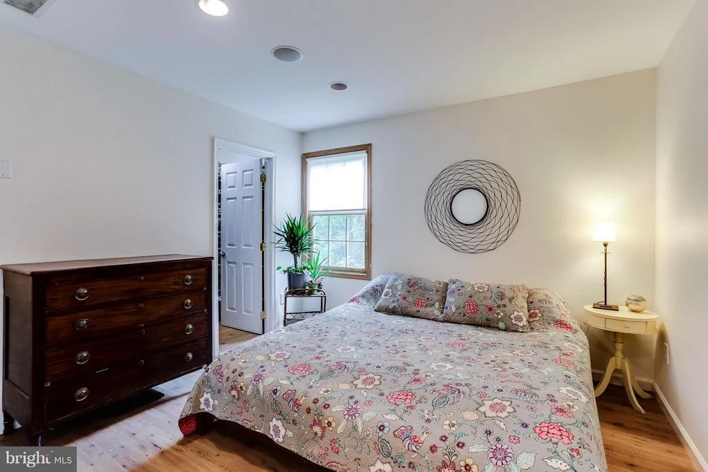 Photo of 828 WARREN ROAD