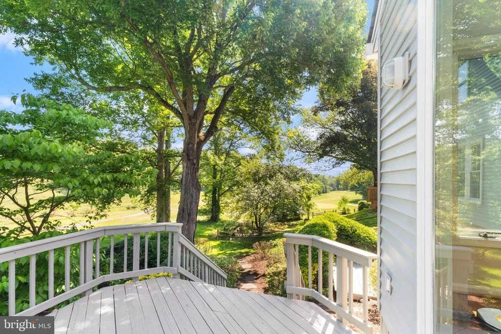 Photo of 2037 DURAND DRIVE