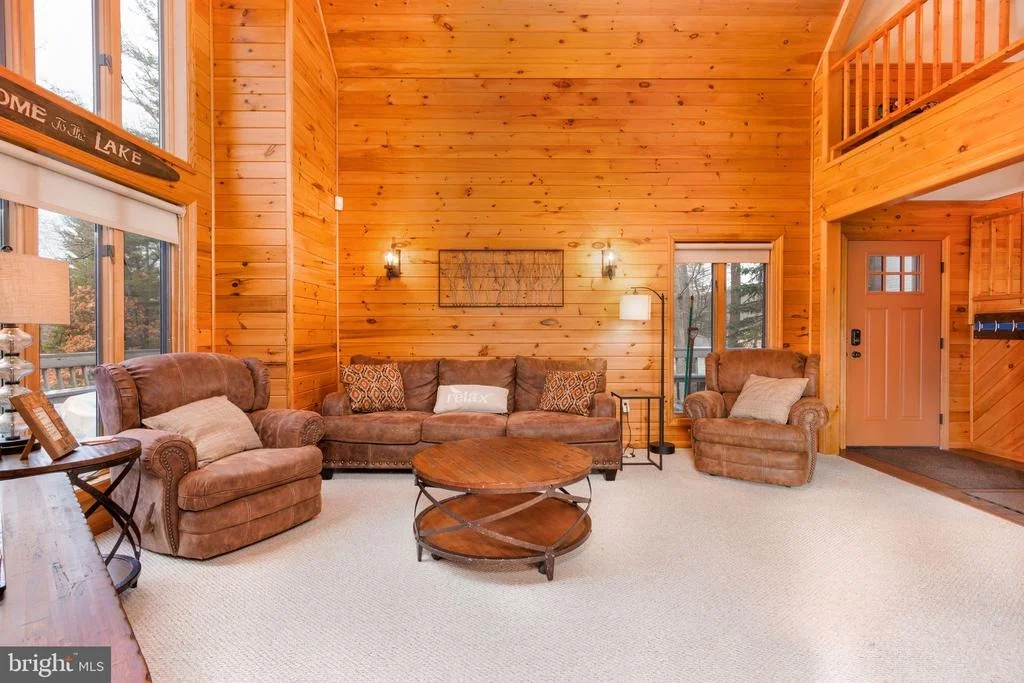 Photo of 925 PINE TREE POINT ROAD