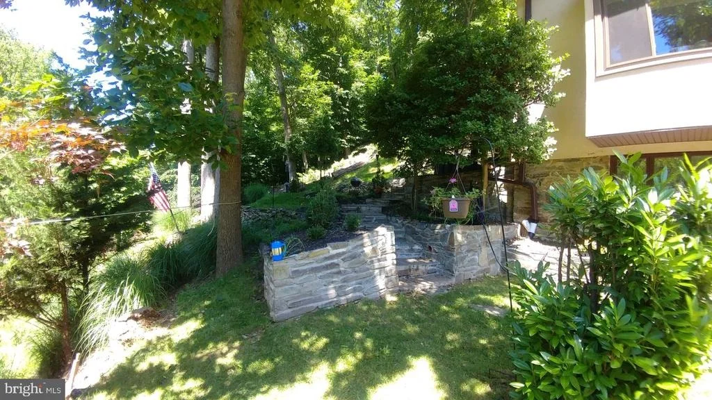 Photo of 9919 MACARTHUR BOULEVARD
