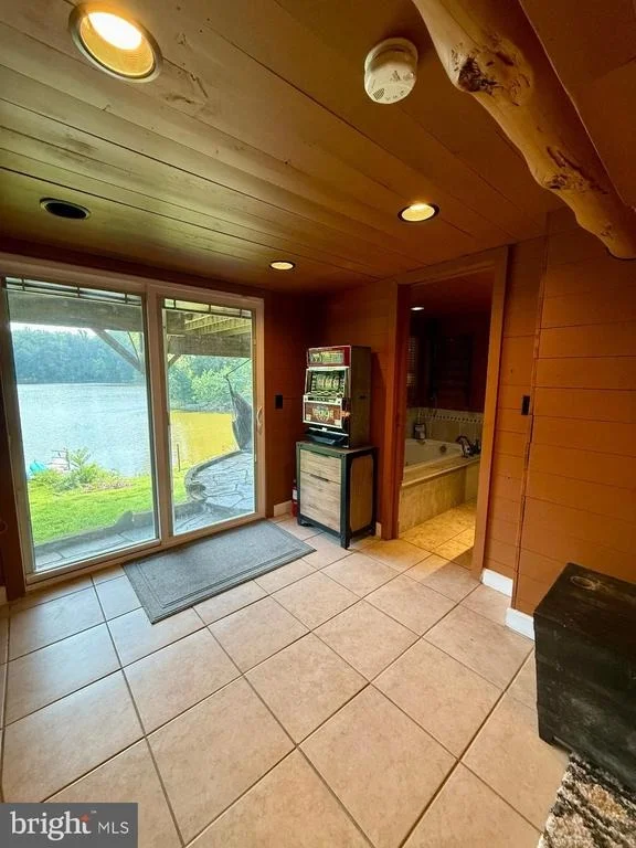 Photo of 8389 HIGHVIEW STREET