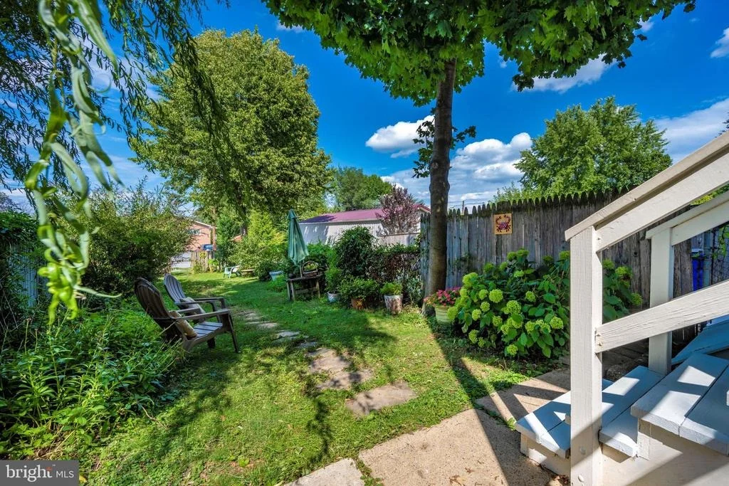 Photo of 323 W 7TH STREET