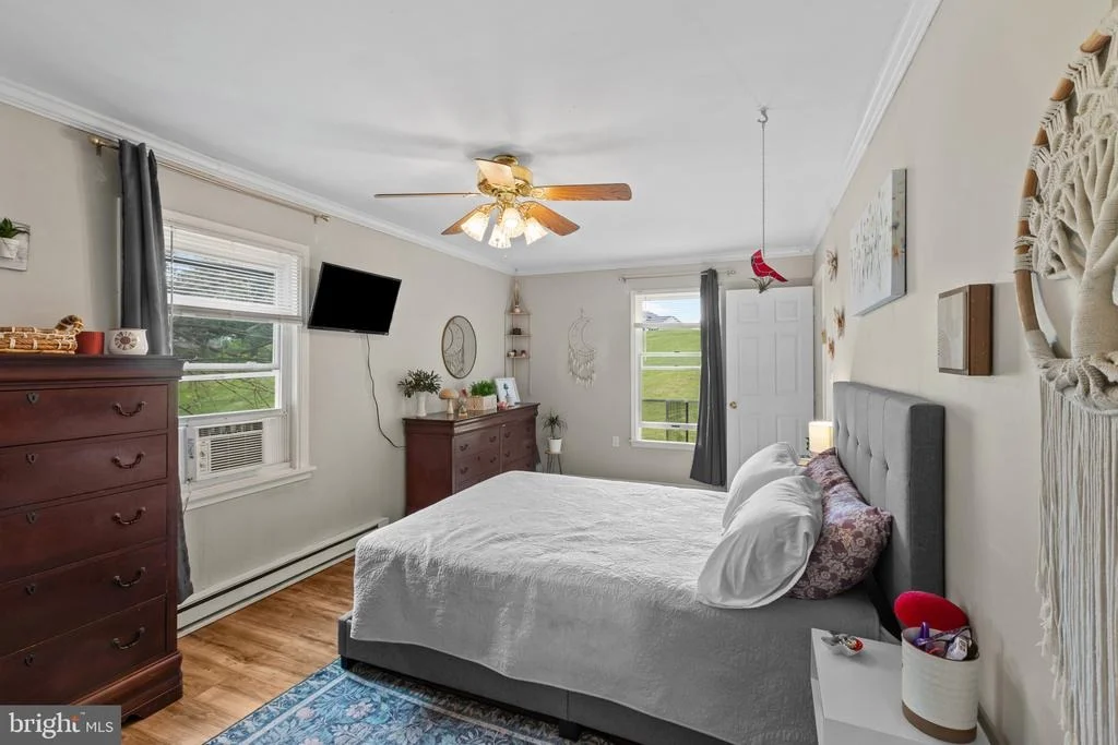 Photo of 1304 NAUGAHYDE ROAD